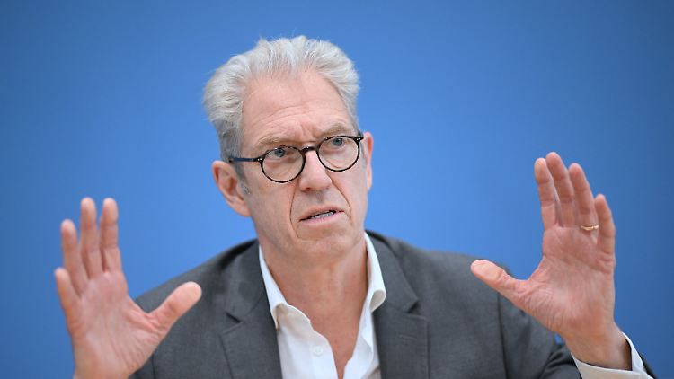 Kassen&auml;rztechef gegen Rationierung von H&uuml;ft-OPs