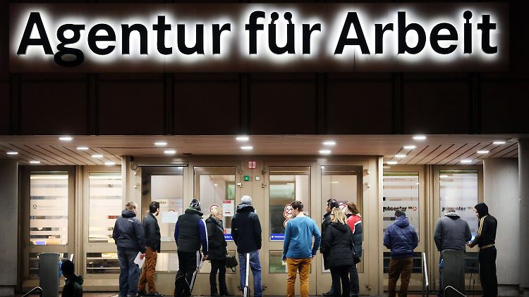 Zahl der Arbeitslosen wieder unter drei Millionen