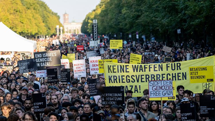 Zehntausende demonstrieren in Berlin gegen Israels Krieg