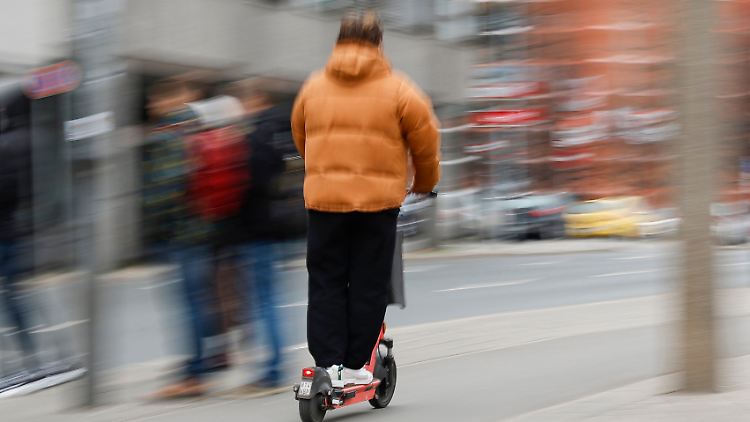 Blinkerpflicht und h&ouml;here Bu&szlig;gelder f&uuml;r E-Scooter-Fahrer geplant