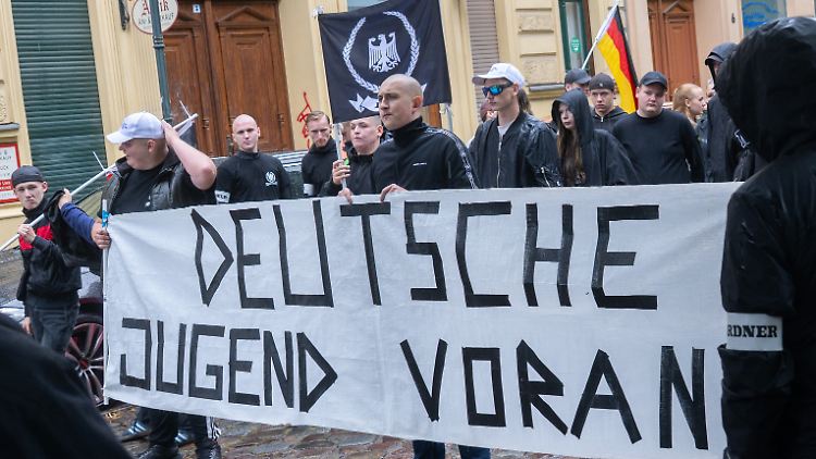 Zahl rechtsextremer Teenager in Deutschland verdoppelt