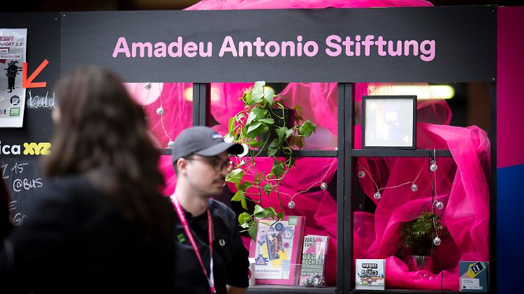 Verfassungsschutz &uuml;berpr&uuml;fte F&ouml;rderungsantr&auml;ge von 1250 NGOs