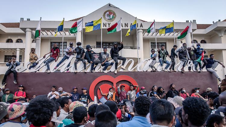 Putsch auf Madagaskar - Milit&auml;r verk&uuml;ndet Macht&uuml;bernahme