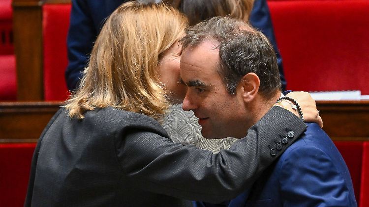 Frankreichs Regierung &uuml;bersteht beide Misstrauensantr&auml;ge