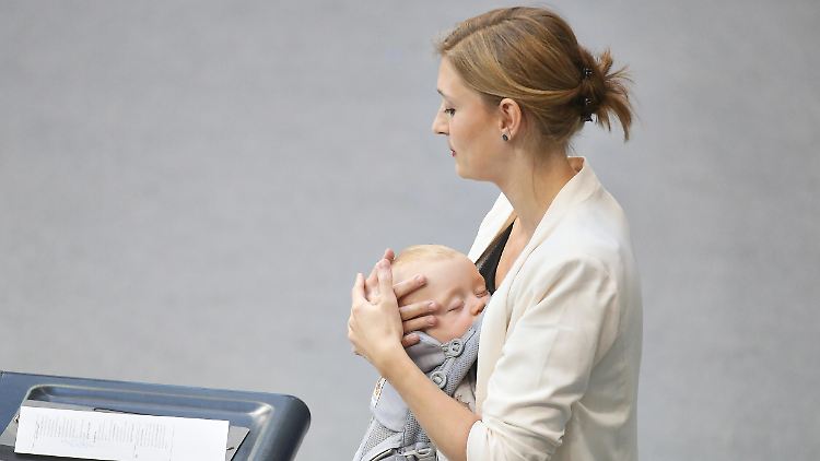 Kl&ouml;ckner will Elternzeit f&uuml;r Bundestagsabgeordnete einf&uuml;hren