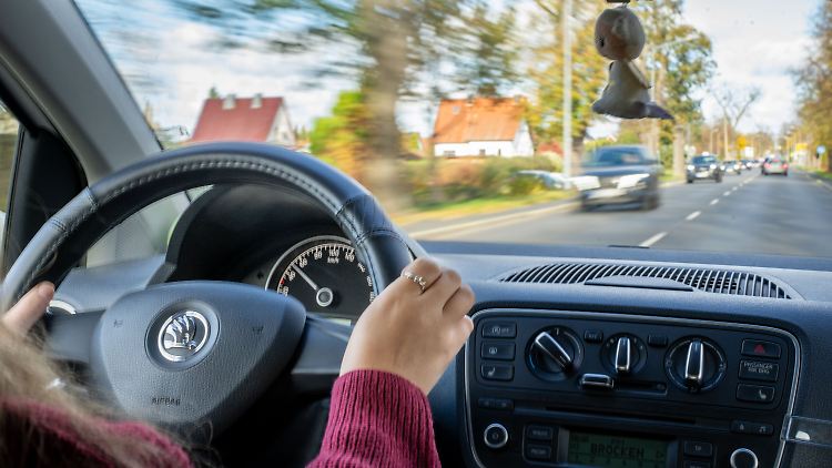 Schnieder: So wird der Führerschein günstiger