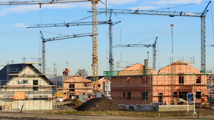 Eigenheime befl&uuml;geln Baugenehmigungen im August