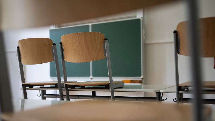 Wie die AfD Lehrer und Schulleiter unter Druck setzt