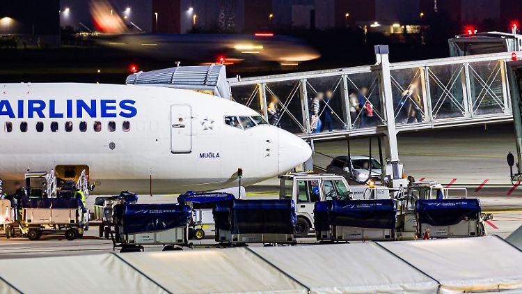 Flugzeug mit Afghanen an Bord in Hannover gelandet