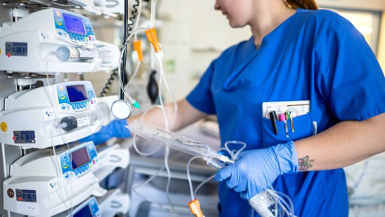 Bundestag beschlie&szlig;t Gesetz f&uuml;r effizientere Pflege