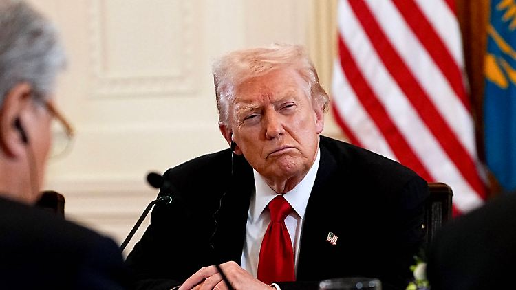 Trump scheint sich im Feiglingsspiel mit Demokraten zu verzocken