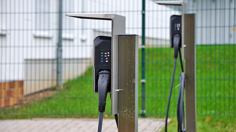 Monopolkommission kritisiert Preise an der Lades&auml;ule als zu hoch