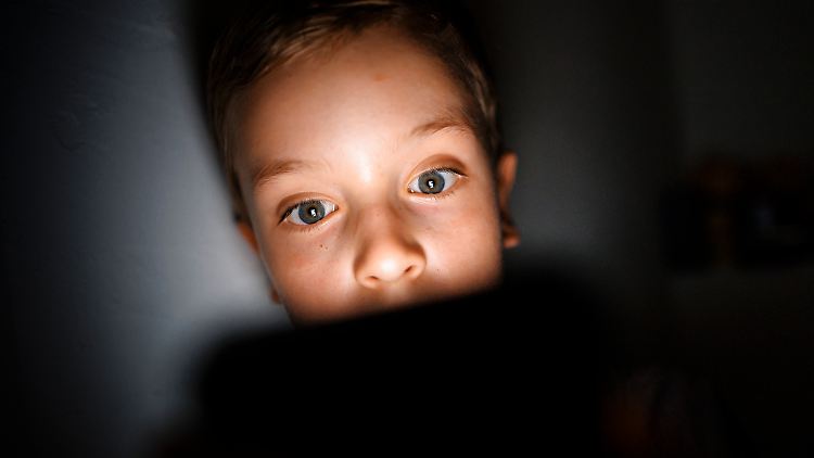 Streeck will Altersfreigaben f&uuml;r Social-Media-Apps einf&uuml;hren