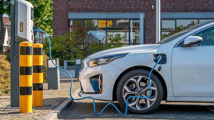 Versorgung mit Ladesäulen verbessert sich etwas